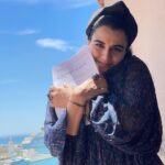 Linda Kiani Instagram - زنان ایرانی جزو توانمندترین زنان دنیا هستن. در هر سِمَت و در هر نقطه‌ا‌ی از دنیا که باشن، نامشون میدرخشه، مثل شیوا. شیوا با تلاشِ‌های شبانه روزی که من شاهدش بودم تونسته در زمینه‌ای بسیار حیاتی برای محیط زیست تحقیقاتش رو انجام بده و حاصل نتایجش رو توی مجله‌ی علمیِ معتبرِ نیچر چاپ کنه. بهت افتخار میکنیم دخترِ ایرانی @scientist.shiva