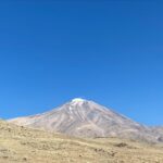 Linda Kiani Instagram - درد دل کردن با کوه چقدر حس دلنشینی داره… ثابت محکم استوار راز نگهدار… ده سال دیگه هم برگردی توو سینه ش نگه میداره حتی اگه خودت فراموش کرده باشی… #دماوند