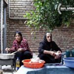 Linda Kiani Instagram - فیلم کوتاه «سامپو» در جشنواره Reel Work  آمریکا   فیلم کوتاه «سامپو» به بیست و دومین جشنواره جهانی فیلم‌های کارگری Reel Work  آمریکا راه یافت. «سامپو» به کارگردانی مرضیه ریاحی، تهیه‌کنندگی حسین کاکاوند و نویسندگی مرجان ریاحی به عنوان تنها نماینده ایران در جشنواره حضور دارد.   این جشنواره همزمان با روز جهانی کارگر (اول ماه می) و با هدف زنده نگه داشتن تاریخ و فرهنگ جنبش کارگری در ایالات متحده و جهان برگزار می‌شود. جشنواره تولیدکنندگان فیلم، کارگران، فعالان حقوق کارگری، دانشجویان و عموم مردم را با هدف افزایش آگاهی جامعه از نقش اصلی کار در زندگی گرد هم می‌آورد و شرکت کنندگان را تشویق می‌کند تا به مبارزه برای حقوق کارگران در سطح محلی، ملی و جهانی برای دستیابی به عدالت اجتماعی و همبستگی بین‌المللی بپیوندند. عوامل «سامپو» عبارتند از: کارگردان: مرضیه ریاحی، تهیه‌کننده: حسین کاکاوند، بازیگران: لیندا کیانی، مریم بوبانی، هیلدا کردبچه و حنان عزیزی، نویسنده: مرجان ریاحی، مدیر فیلمبرداری: مسعود امینی‌تیرانی، مدیر صدابرداری: سامان شهامت، تدوین: هانی سلمانی، طراح صحنه: فائزه محمدی، طراح لباس: لیلا طاهری، دستیار کارگردان و برنامه‌ریز: سعید آهنج، مدیر تولید: هومن محمودی، گریم: هانیه الوند، منشی صحنه: شیدا شعبانی، عکاس صحنه: مهسا عباسی، اصلاح نور و رنگ: سامان مجدوفایی، جلوه‌های ویژه: علیرضا قادری اقدم، طراحی و صداگذاری: سامان شهامت، صدابردار: جابر انصاریان، فیلمبردار پشت صحنه: مصطفی امامی، عکاس پوستر: فتاح ذی‌نوری، طراح پوستر: علیرضا ربیع‌مقدم، طراح لوگو: علیرضا قادری‌اقدم، گروه فیلمبرداری: مهدی حسینی، احسان نادری، حسین باباخانی، علی فتحی، مسئول هماهنگی: عباس سمائی،  امیرحسین بغدادی، جانشین تهیه‌کننده: محمود سمائی، جانشین مدیر تولید: حمید مرادخانی، مدیر تدارکات: فرهاد غلام‌زاده، دستیاران صحنه: امیرحسین محمدیاری، آیدا چرخیان، آرمیتا فرج‌الهی، دستیار صدا: حسین داغلانی، دستیار دوم کارگردان: مبینا بنکار، ترجمه انگلیسی برای زیرنویس: بونا الخاص، تجهیزات فنی: رضا حماسی – اپیک، تدارکات: مجتبی خوش افکار، تهیه‌غذا: رستوران بهار – ابراهیم خانجانی، خدمات: امید جمشیدی، حمل و نقل: علیرضا نیستانی نایینی، ابوالفضل نظرک، آرش احمدنژاد، بهرام خسروی، صمد اسدالهی سیس، ابراهیم پارسانژاد، محصول کاکوفیلم.