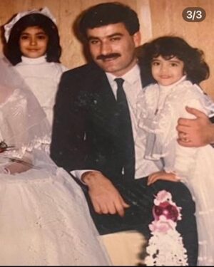 Linda Kiani Instagram - منه که سالها پیش متاسفانه در یک ظهر عاشورا در یک تصادف از ناحیه گردن دچار آسیب شد و الان بیش از ده ساله که در رختخواب است…
اوایل این اتفاق ناگوار من بارها خواستم ببینمش ولی نوشین که حال مساعدی نداشت حاضر نشد کسی به ملاقاتش برود تا اینکه یکی دو ماه پیش موفق شدم باهاش حرف بزنم و از حال و روزش که البته این سالها پیگیرش بودم از زبون خودش مطلع شوم…
 
دوستان عزیزم میخوام ازتون خواهش کنم دست به دست هم بدیم و هرکس هرچقدر که در توان داره به نوشین عزیز ما کمک کنه تا امیدی که به تازگی برایش پیش اومده را روشن کنیم تا به لطف خدا و ما بتونه دوباره با پاهاش راه برود…

6362141114214266
نوشین کرمی- بانک آینده