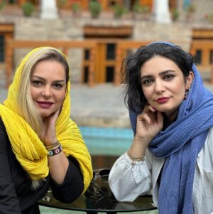 Linda Kiani Instagram - خداحافظی تا تابستان دیگر و دلتنگی…
#رفیق #همکلاسی #دوست #موزه #۷۰۰