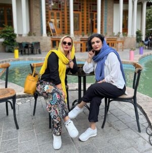 Linda Kiani Instagram - خداحافظی تا تابستان دیگر و دلتنگی…
#رفیق #همکلاسی #دوست #موزه #۷۰۰