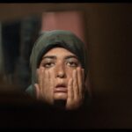 Linda Kiani Instagram – .
انتشار نخستین تصویر از شهید بهشتی در فیلم سینمایی «ضد»

همزمان با سالروز حادثه هفتم تیر،  نخستین تصویر سینمایی از #شهید_بهشتی و بازنمایی حادثه انفجار دفتر حزب جمهوری در فیلم سینمایی «#ضد» دومین ساخته #امیرعباس_ربیعی به تهیه‌کنندگی #محمدرضا_شفیعی رونمایی شد.

«ضد» به قلم حسین تراب‌نژاد یک درامِ سیاسی است که داستان یک عشق را در دلِ حوادث سیاسی روایت می‌کند. این فیلم سعی کرده حوادث پرالتهاب زمستان ۵۹ تا تابستان ۶۰ ایران را به نمایش بکشد.

مهدی نصرتی، لیلا زارع، لیندا کیانی، نادر سلیمانی، مهشید جوادی، مجید پتکی، روزبه رئوفی، عماد درویشی،  شیرین آقاکاشی و امین خانی بازیگران اصلی این فیلم هستند.

فیلم‌ سینمایی «ضد» برای نخستین بار در چهلمین جشنواره فیلم فجر به نمایش درآمد و نامزد دریافت ۷ سیمرغ و برنده ۲ سیمرغ بلورین بهترین نقش مکمل مرد و بهترین طراحی صحنه شد.

این فیلم تولید شده در موسسه فرهنگی هنری وصف صبا و محصول سازمان سینمایی سوره، بزودی به اکران عمومی خواهد رسید.

ساخت تیزر: امید میرزایی

@leilazare80
@_mehdinosrati_
@nadersoleimanii
@lindakiani4
@mahshidjavadii
@amirabbas_rabiei
@mohammadraza_shafiei
@vasfesaba
@zed_movie_
@soureh_cinema