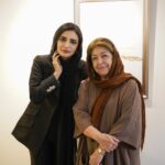 Linda Kiani Instagram - دیدار با خانم لیلی گلستان عزیز و دوستان قدیمی در نمایشگاه نقاشی دوست عزیزم پارسا پاینده خرداد/۱۴۰۱ بماند به یادگار