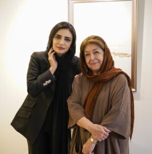 Linda Kiani Instagram - دیدار با خانم لیلی گلستان عزیز و دوستان قدیمی
 در نمایشگاه نقاشی دوست عزیزم پارسا پاینده

 خرداد/۱۴۰۱
 بماند به یادگار