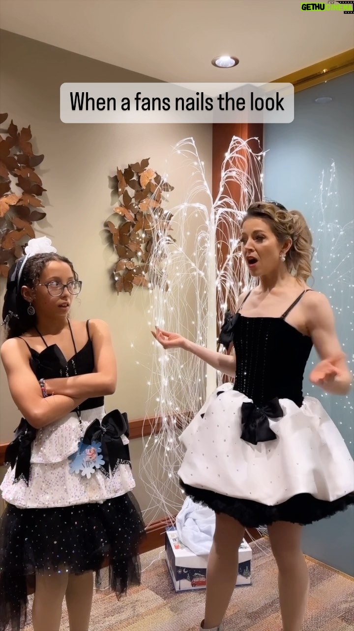 Lindsey Stirling Instagram - I saw @lorelai_model in the audience and had to meet her!