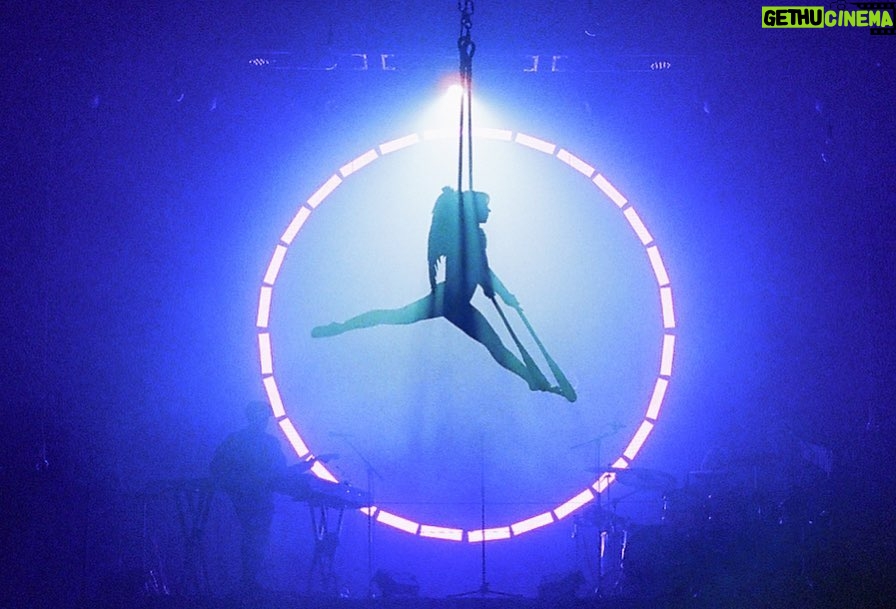 Lindsey Stirling Instagram - And the tour has begun! Photos by @reelbearmedia and Paul Herbert