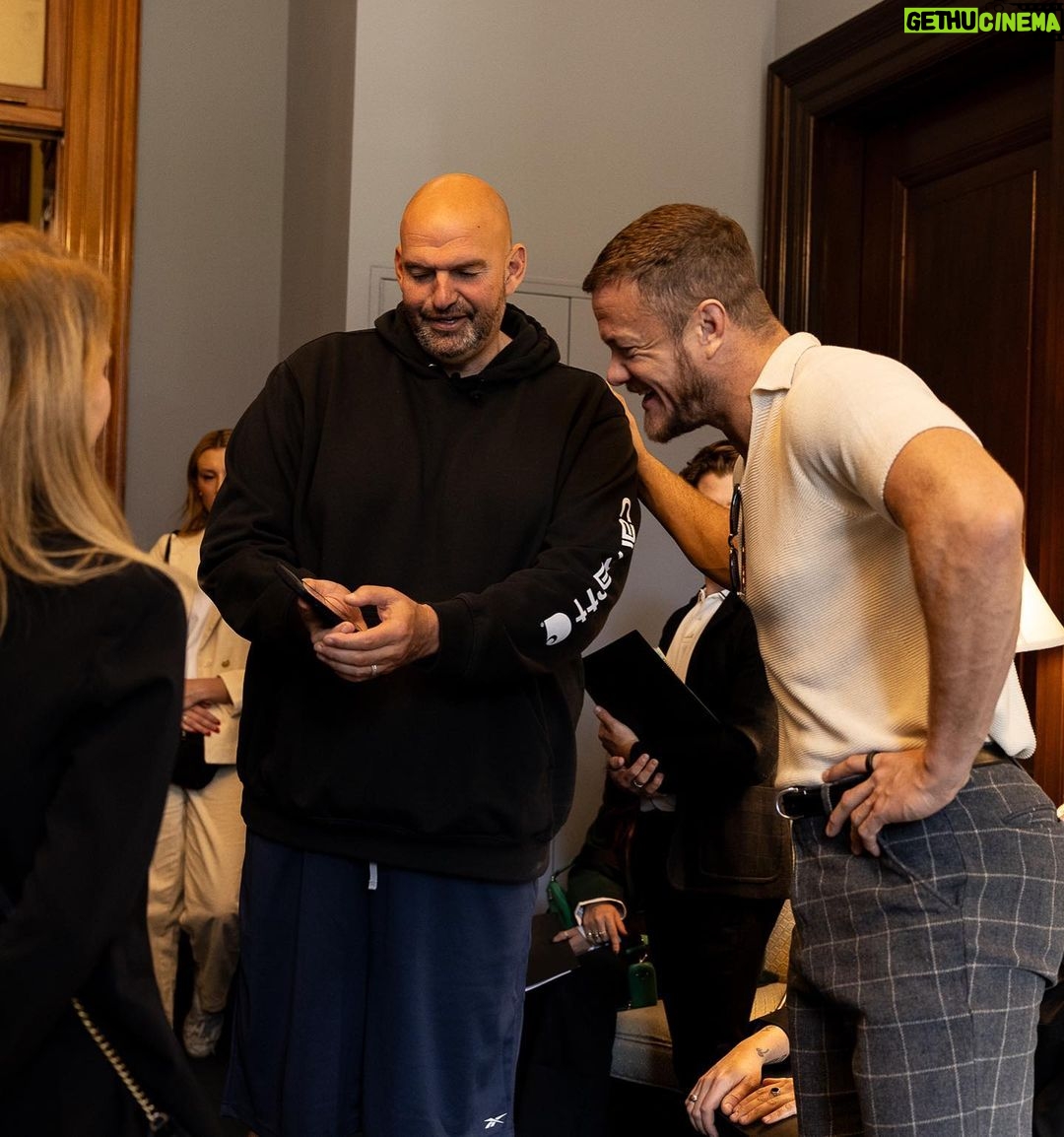 Lindsey Stirling Instagram - I had the amazing opportunity to go to congress with @loveloudfest to advocate for LGBTQ+ rights. I was there to listen and learn and support. More than anything else, I believe in loving people.
