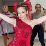 Lindsey Stirling Instagram – If you came to a show: What did you think of the onstage quick costume reveal?