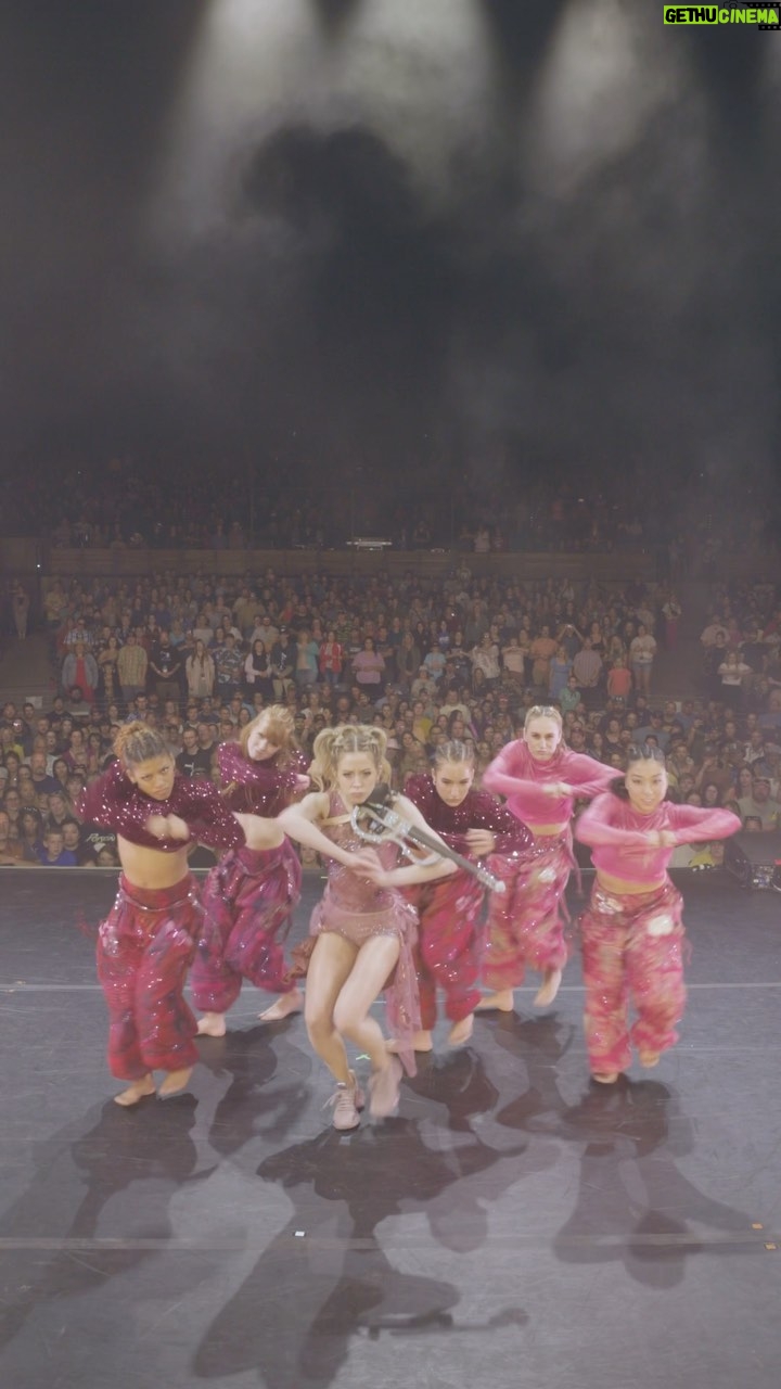 Lindsey Stirling Instagram - Five shows left…. Til we prep for the Christmas tour!!