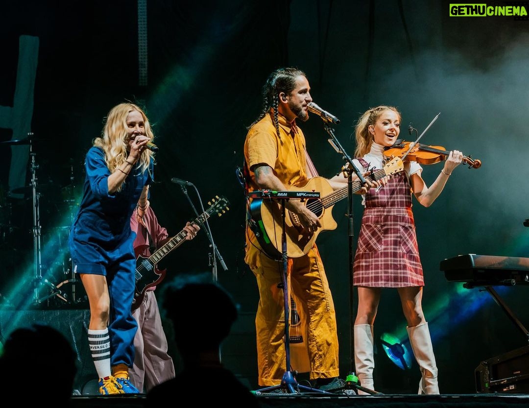 Lindsey Stirling Instagram - This has been such a special tour with @walkofftheearth. Their creativity and musicality amazes me every night and it’s an honor to share the stage with them.