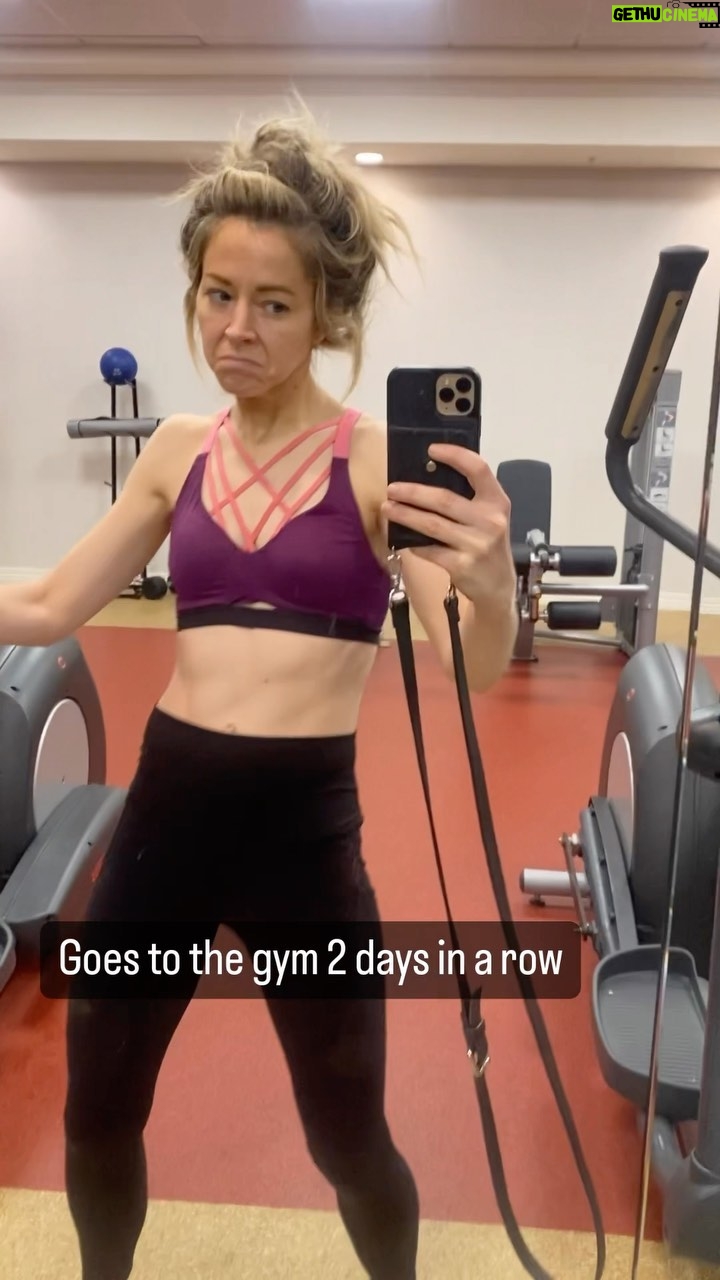 Lindsey Stirling Instagram - #kashmir #gym