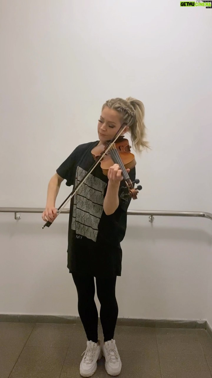 Lindsey Stirling Instagram - #cover #newsong #violin