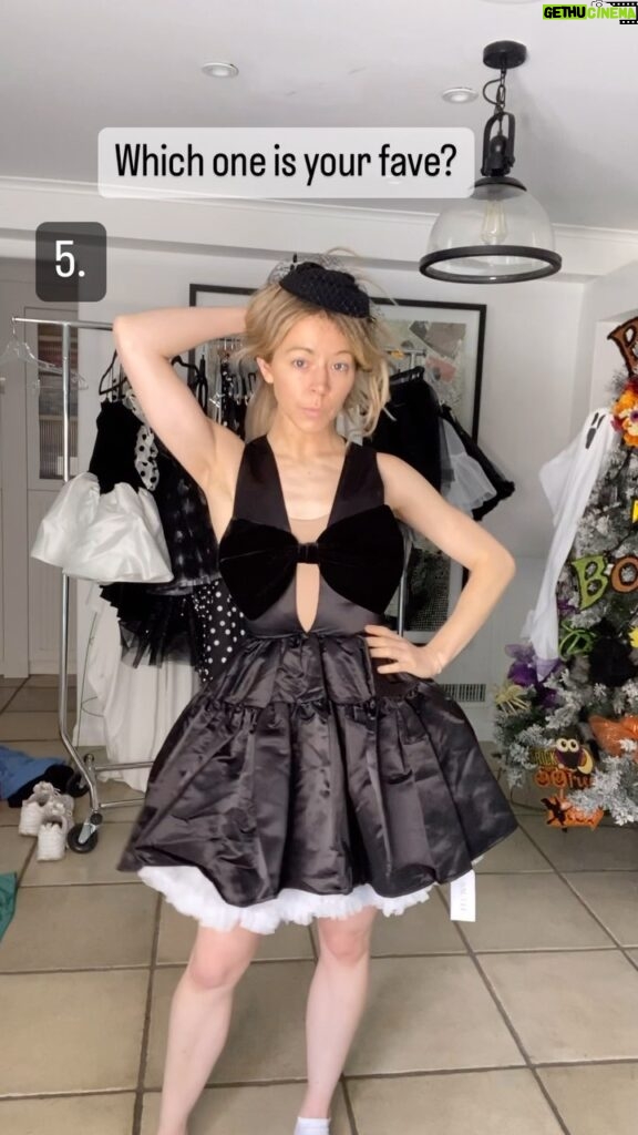 Lindsey Stirling Instagram - #costume #styling