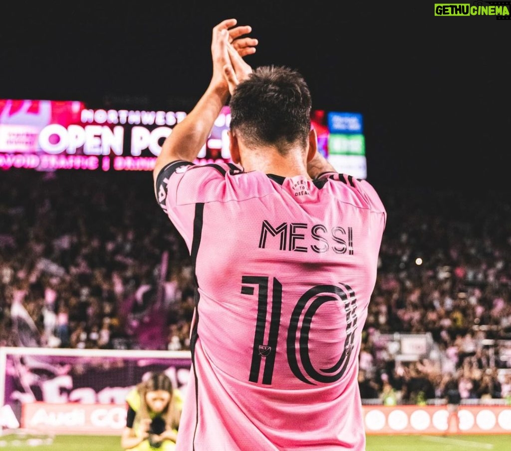 Lionel Messi Instagram - Gran partido de todos y victoria en el Clásico!!! 💪 Chase Stadium