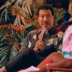 Lionel Richie Instagram – Hello from the Bahamas! 🎶🏝️ Up close and personal!! Get ready, tonight we will be dancing on the ceiling!! Atlantis at the Bahamas