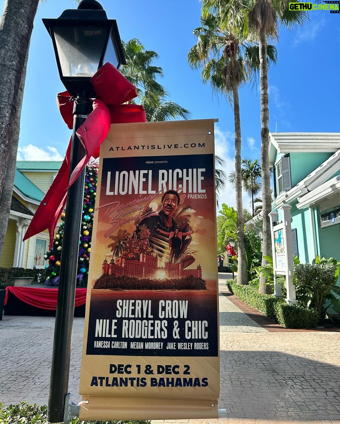 Lionel Richie Instagram - Hello from the Bahamas! πΆποΈ Up close and personal!! Get ready, tonight we will be dancing on the ceiling!! Atlantis at the Bahamas