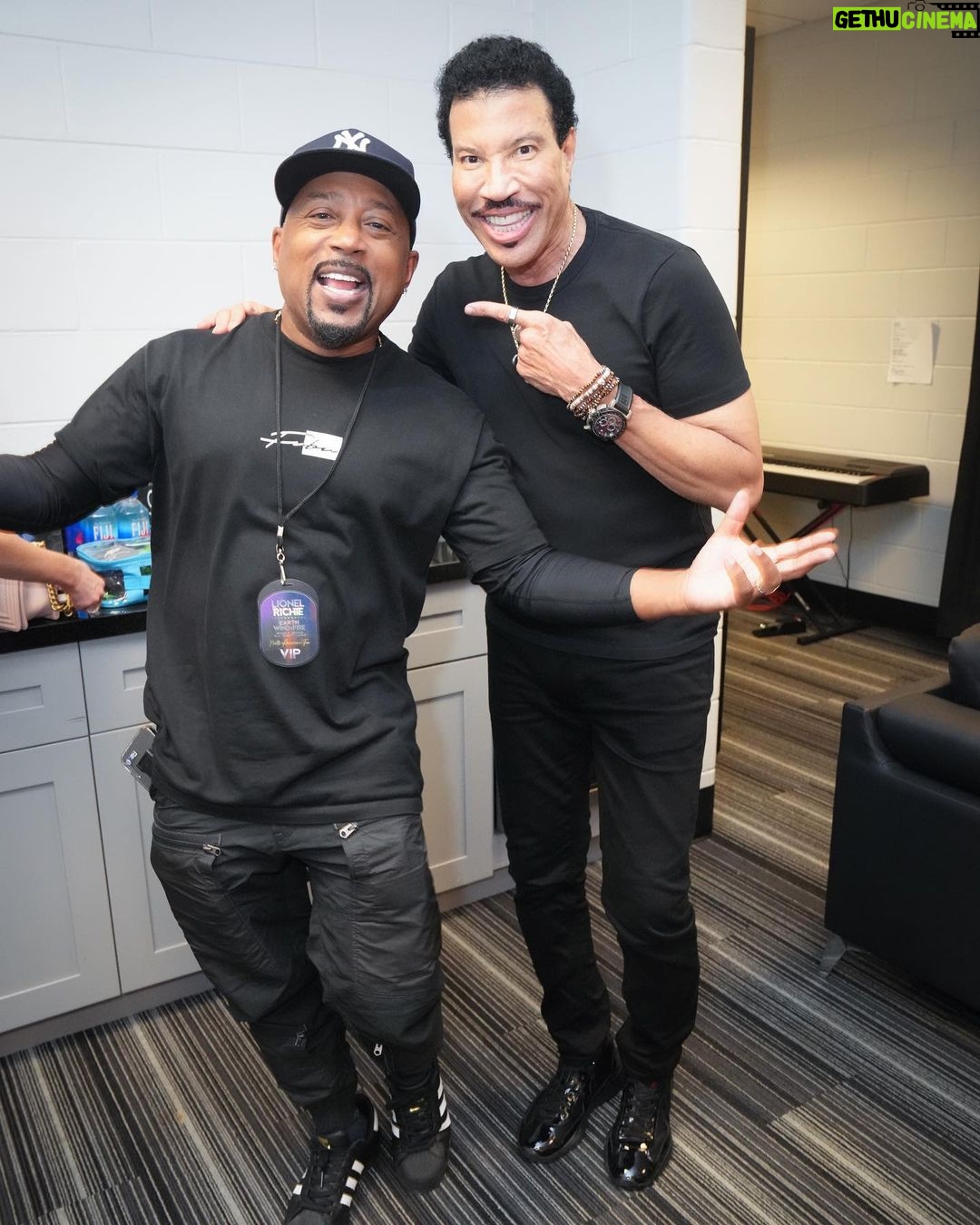 Lionel Richie Instagram - Shake it, like a Polaroid picture… 📸