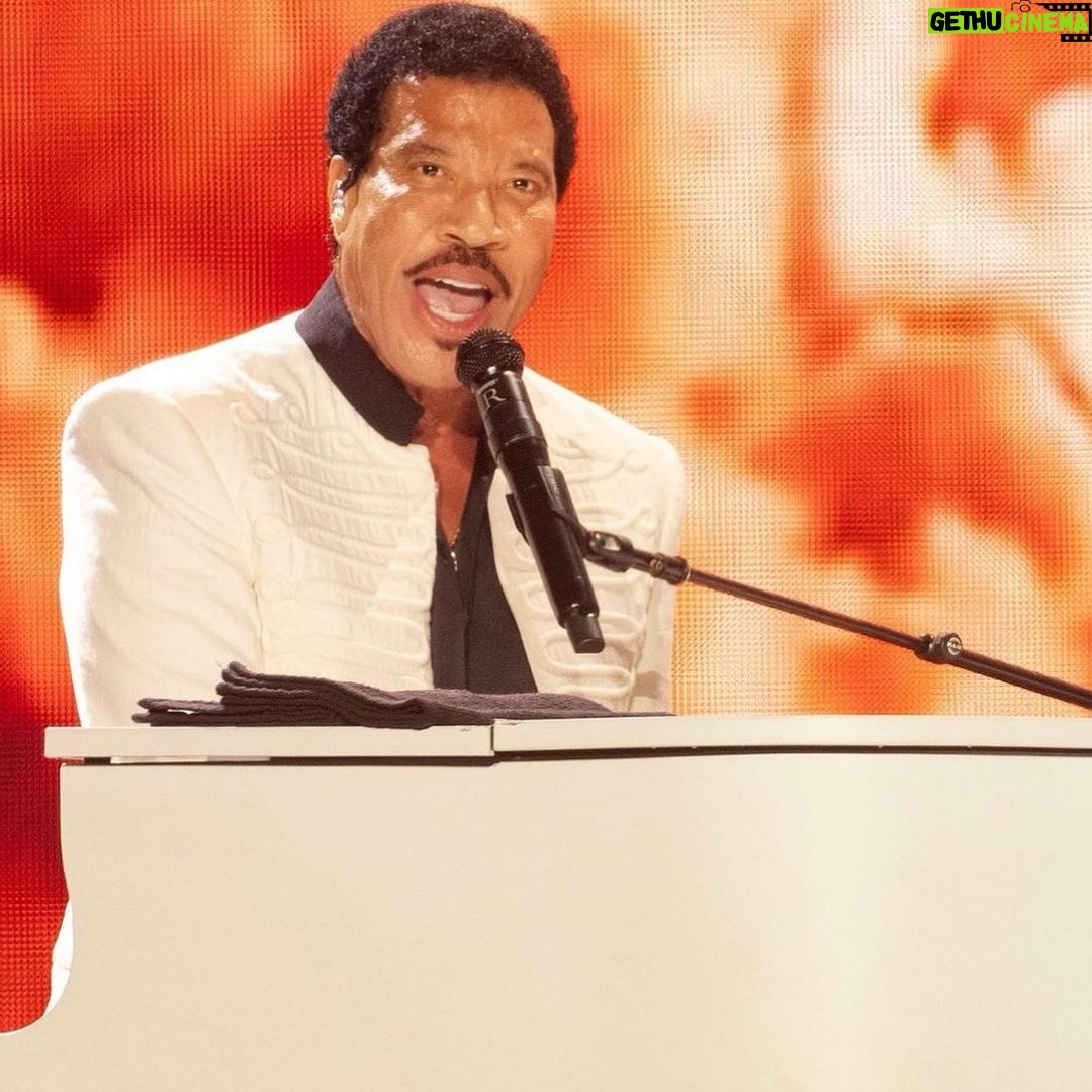 Lionel Richie Instagram - Baltimore is a vibe 🔥 CFG Bank Arena