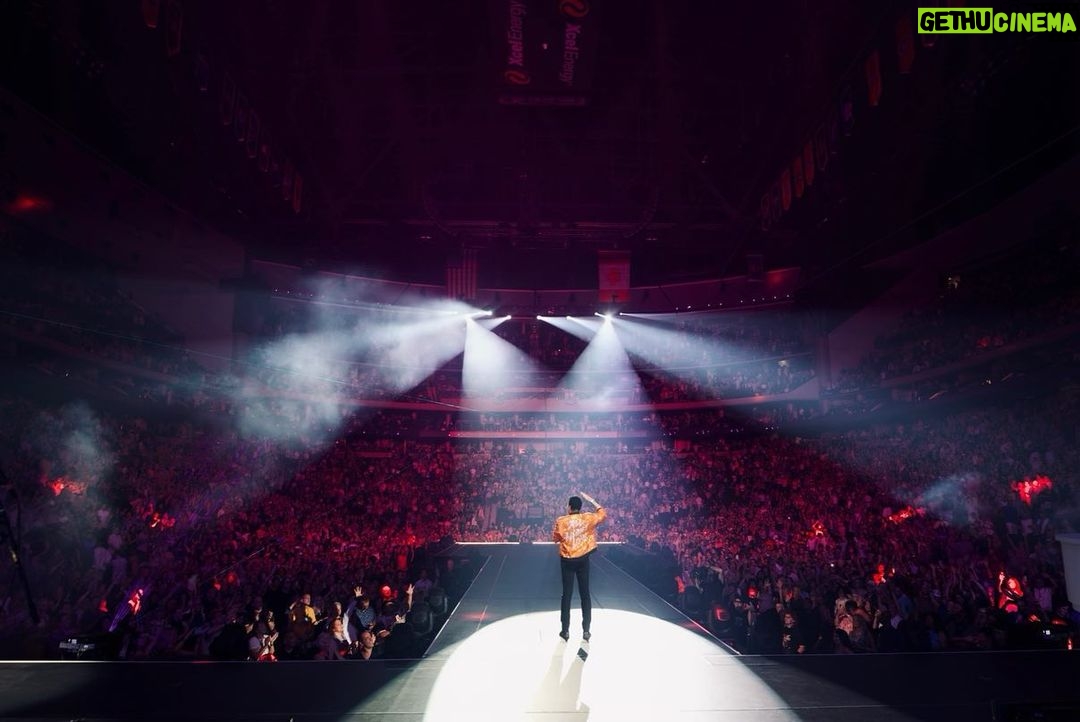 Lionel Richie Instagram - Nights in Montréal ✨