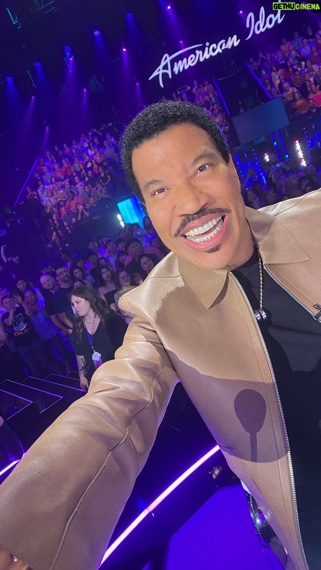 Lionel Richie Instagram - The energy on #AmericanIdol is OUT OF CONTROL⚡️🙌🏽! You love to see it!