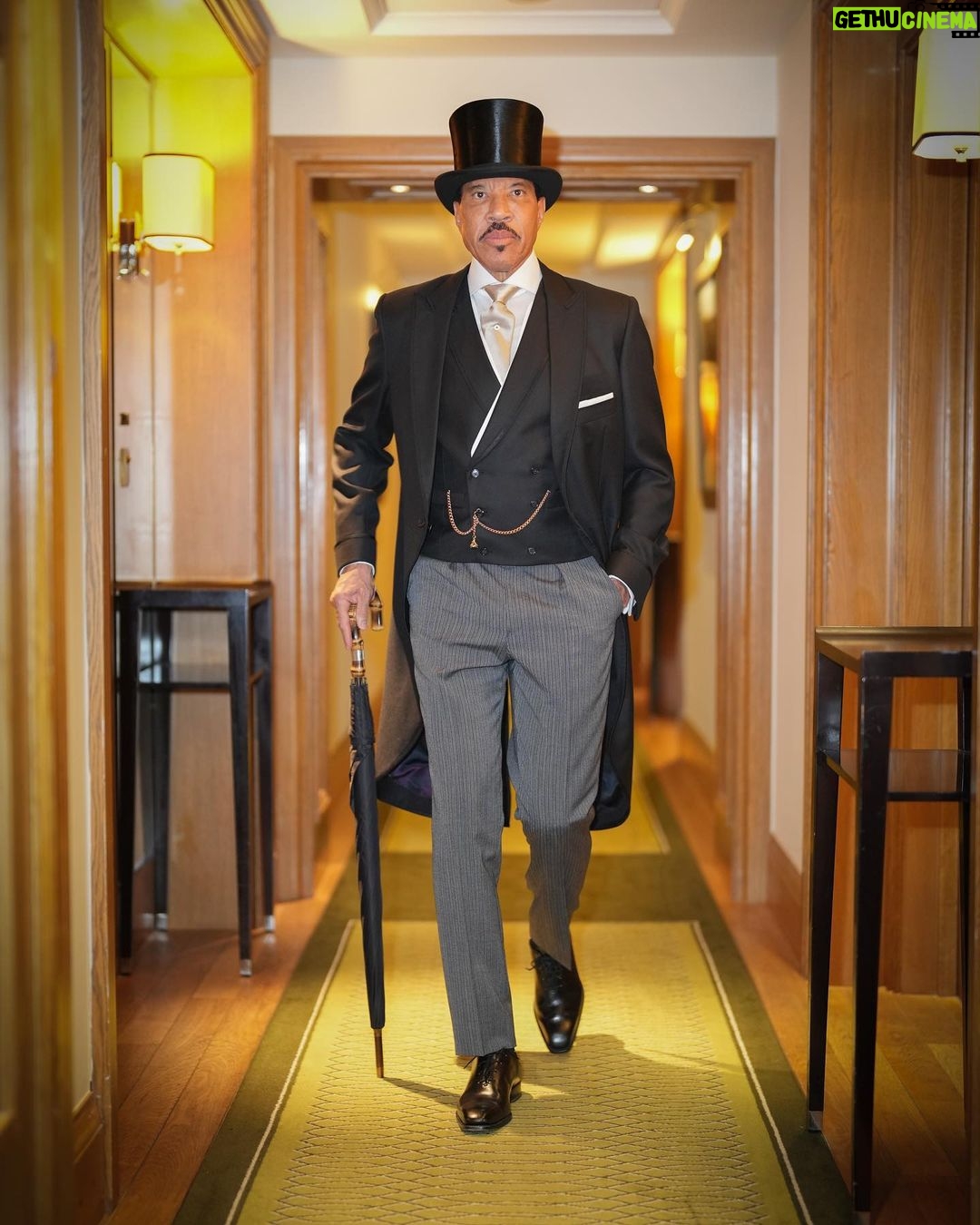 Lionel Richie Instagram - British Vogue’s Editor-in Chief @edward_enninful OBE and @vanessakingori OBE hosted an incredible lunch in celebration of the key players involved. Eva Omaghomi LVO, director of community engagement for King Charles III and Queen Camilla. The Ascension Choir, who performed “Alleluia” at Westminster Abbey. Baroness Valerie Amos, who had a momentous role in the Coronation service. And Rose Josephine Hudson-Wilkin MBE, the first Black woman to become bishop of the Church of England. @vanessakingori @edward_enninful @evaomaghomi @britishvogue @princestrust Photo: @marco.bahler Fortnum & Mason