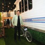 Lionel Richie Instagram – The stage is only 20ft away, and @ryanseacrest has a bike !! Production – I need a bike too!! 🚴 #idol
