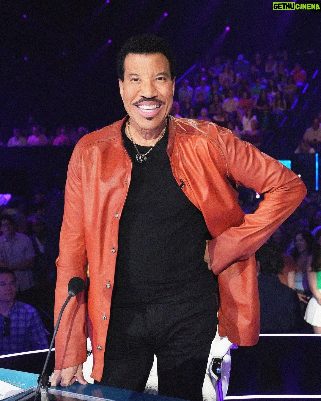 Lionel Richie Instagram - New Week, New #Idol 💙✨! I can't wait to see what the Top 10 has in store for us! @americanidol is LIVE tonight!