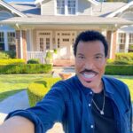 Lionel Richie Instagram - It’s so good to go back home and bring my #idol family. It all starts TONIGHT on ABC!
