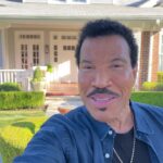 Lionel Richie Instagram - It’s so good to go back home and bring my #idol family. It all starts TONIGHT on ABC!