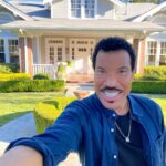 Lionel Richie Instagram - It’s so good to go back home and bring my #idol family. It all starts TONIGHT on ABC!