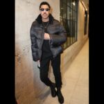 Lionel Richie Instagram - Here we go …! Lights, camera, Sundance! 🎥 THE GREATEST NIGHT IN POP @sundanceorg Director Bao Nguyen Producer Julia Nottingham Producer Bruce Eskowitz Producer Lionel Richie Sundance BTS in @rickowensonline x @moncler puffer, @ragandbone jeans, @rickowensonline boots and @oliverpeoples sunglasses #styledbydavethomas #sundance