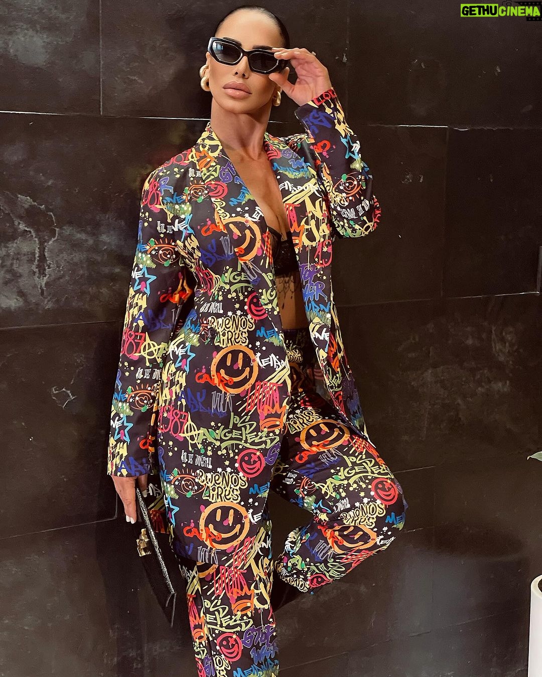 Lis Vega Instagram - SOY MรS GUERRERA QUE PRINCESA, PERO POR NADA DEJARรA CAER MI ๐ Att:LA REINA ๐ . Mi tiempo, mi mundo, mis reglas ๐ . #lapoetadelourbano #newmusic #comingsoon #newmusic #myflow by @mary_queen_fashion @mary_queen_fashion2 #boutique #miami โค๏ธ #flow #fashion #womansstyle #womanspower #mystyle #nevergiveup #actriz #cantante #celebrities #latina #cubana #mexicana ๐๐ ๐ต๐ฒ๐ฏ๐ฎ