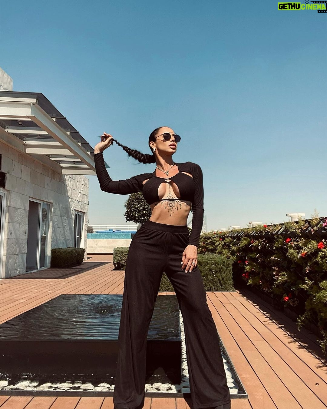 Lis Vega Instagram - 💫 ME TIME #newcollection by @mystikactivemx 🖤 #myfiow #outfits #style #fashion #flow #fashion #womansfashion #mexico #colombia Mexico City, Mexico