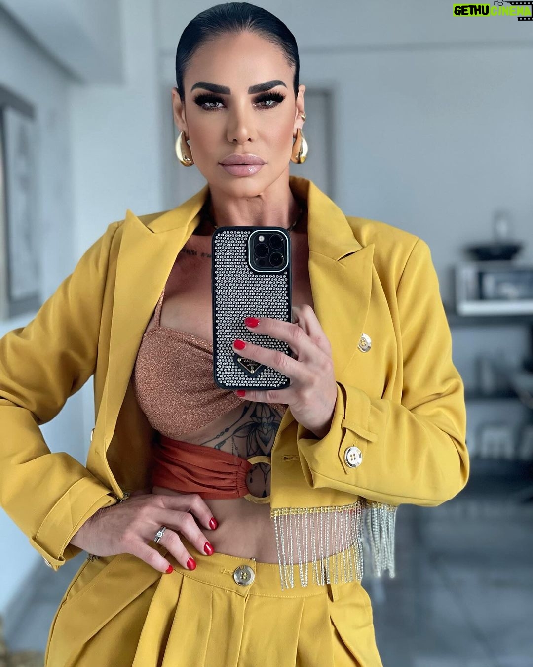 Lis Vega Instagram - 🫶🏼 lo que damos de corazón es infinito ♾️ Jamás te limites porque por mil canales regresa a ti lo que genuinamente damos sin esperar nada a cambio 💫 Días de programas y muchas sorpresas en camino 🫶🏼♾️ Mágica noche 🫶🏼 . . No hay límites cuando se trata de sueños por cumplir 📺🎶 . . #soymagia #soyluz #soyevolución #soyamor #soyenergia #soypaz #om #lovemylife 𝓜𝔂 𝓵𝓲𝓯𝓮