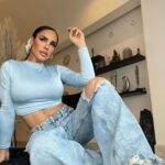 Lis Vega Instagram – 💙 deja que baile tu corazón , di una palabra amable, regala una sonrisa , inspira amor , se bondadoso/a empatico/a deja un destello de luz cada día de tu vida a tu paso 🫶🏼♾️ 
No sabemos por las batallas internas que están pasando las personas que nos rodean y en nuestro camino 🫶🏼 
Apaga el ruido exterior y vuela 🦋
#goodday #loveislove #loveyourself