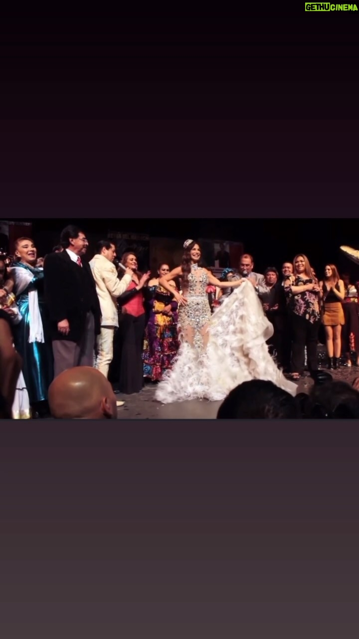Lis Vega Instagram - DÍA MUNDIAL DEL MARIACHI EN MI BELLO 🇲🇽♾️🫶🏼 Que honor que esté invitada A ESTA GRAN GALA 2024 🫶🏼♾️ Hoy recordando este mágico momento en 2017 que comparto con toda ustedes 🫶🏼♾️🙌🏻🤍 Cada paso a lo largo de mis 35 años de carrera han valido la pena 🫶🏼♾️ Hoy será la coronación de las reinas @anabarbaramusic 🫶🏼 y mi bella @rbigorra 🫶🏼 será un honor poder acompañarlas y estar en esta gala 36 junto a todos los que hacen posible esta mágica tradición DON CHUCHO LÓPEZ Y DON VÍCTOR FLORES 🫶🏼♾️🤍 Gracias eternas , a los mariachis , su música , talento , a todos los que apoyan la música regional mexicana ♾️🤍🇲🇽 Hace 7 años viví una de las mejores experiencias de mi vida , hoy lo recuerdo con mucho amor 🤍 A mi familia , amigos , fans , México por jamás dejar de apoyarme 🫶🏼🤍♾️ @rubenrojasmanager 🫶🏼 @quique_yeye 🫶🏼 CUBANA DE SANGRE DE CORAZÓN MEXICANO 🇲🇽🤍♾️🫶🏼🇨🇺 #stylehair by @alexismay2feel mi hermanito bello 🤍 #mexico #diadelmariachimundial #coronacioneelareinadelmariachi #teatroferrocarrilero #mexicoamando #mariachi #actriz #bailarina #cantante #latina #celebrities