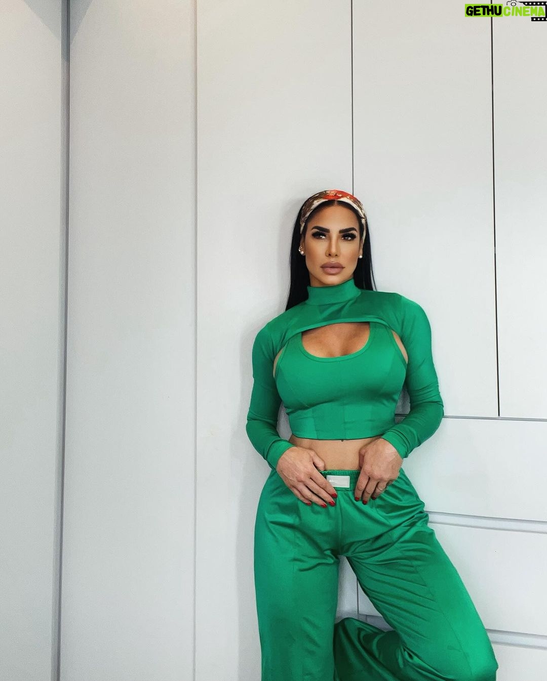 Lis Vega Instagram - FOCUS + BLESSED 🍀 #newcollection by @mystikactivemx 💚✅ #womansstyle #fashion #myflow