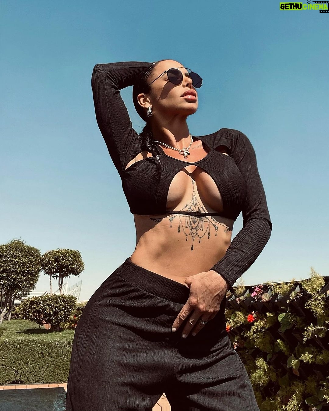 Lis Vega Instagram - 💫 ME TIME #newcollection by @mystikactivemx 🖤 #myfiow #outfits #style #fashion #flow #fashion #womansfashion #mexico #colombia Mexico City, Mexico