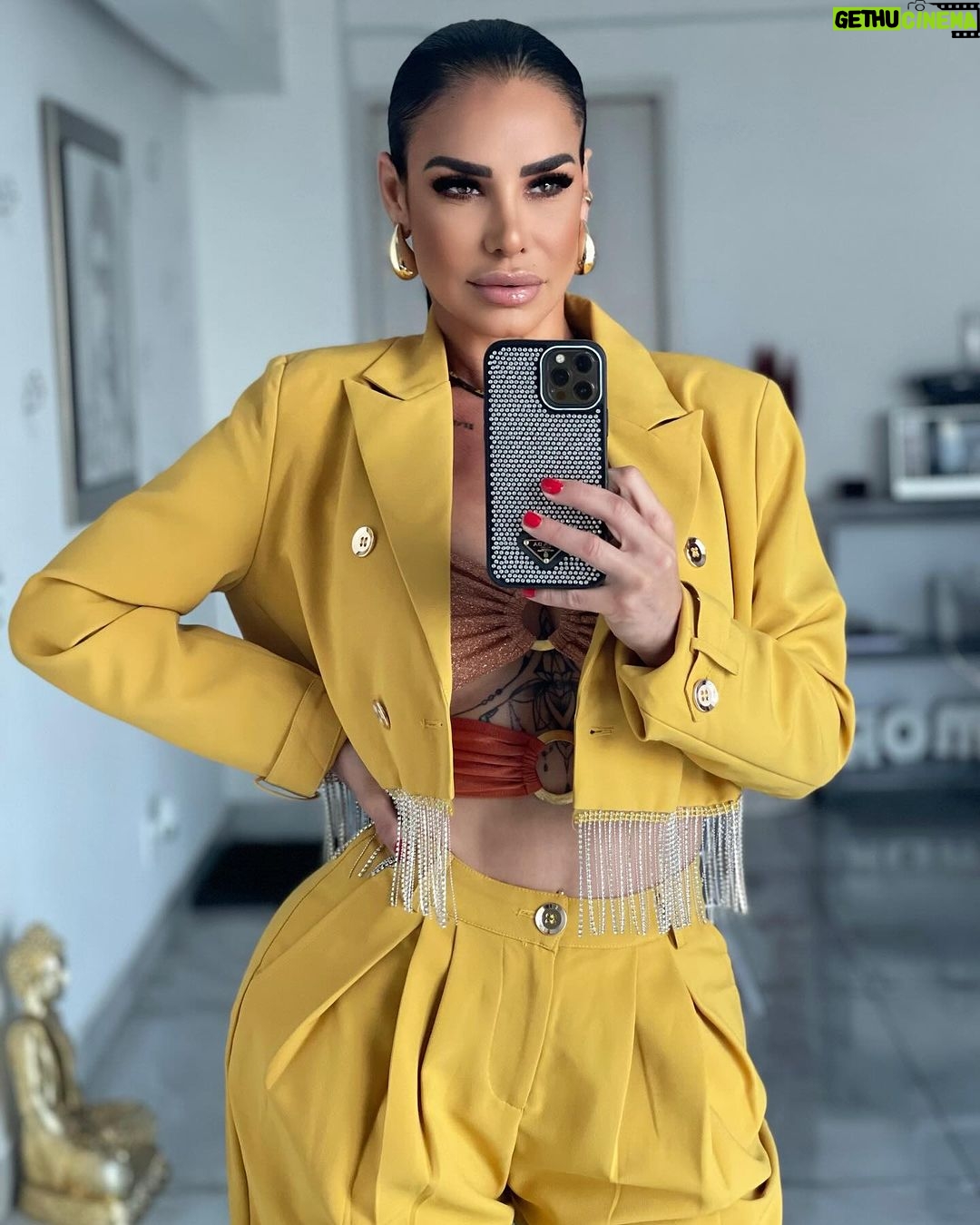 Lis Vega Instagram - 🫶🏼 lo que damos de corazón es infinito ♾️ Jamás te limites porque por mil canales regresa a ti lo que genuinamente damos sin esperar nada a cambio 💫 Días de programas y muchas sorpresas en camino 🫶🏼♾️ Mágica noche 🫶🏼 . . No hay límites cuando se trata de sueños por cumplir 📺🎶 . . #soymagia #soyluz #soyevolución #soyamor #soyenergia #soypaz #om #lovemylife 𝓜𝔂 𝓵𝓲𝓯𝓮