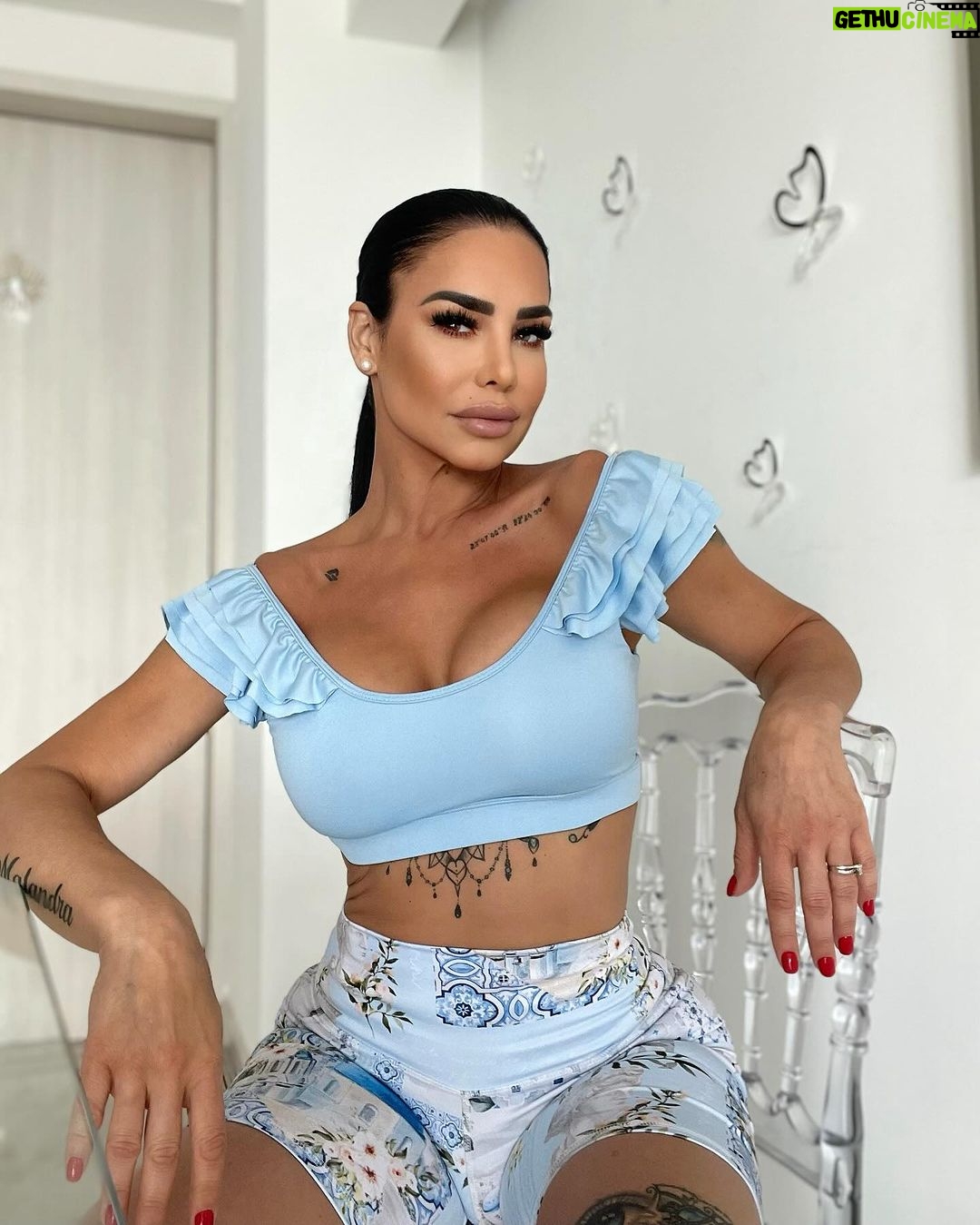 Lis Vega Instagram - 🦋 #newcollection by @mystikactivemx 🤍 #womans #style #myflow #outfits #sport #flow 𝓜𝔂 𝓵𝓲𝓯𝓮
