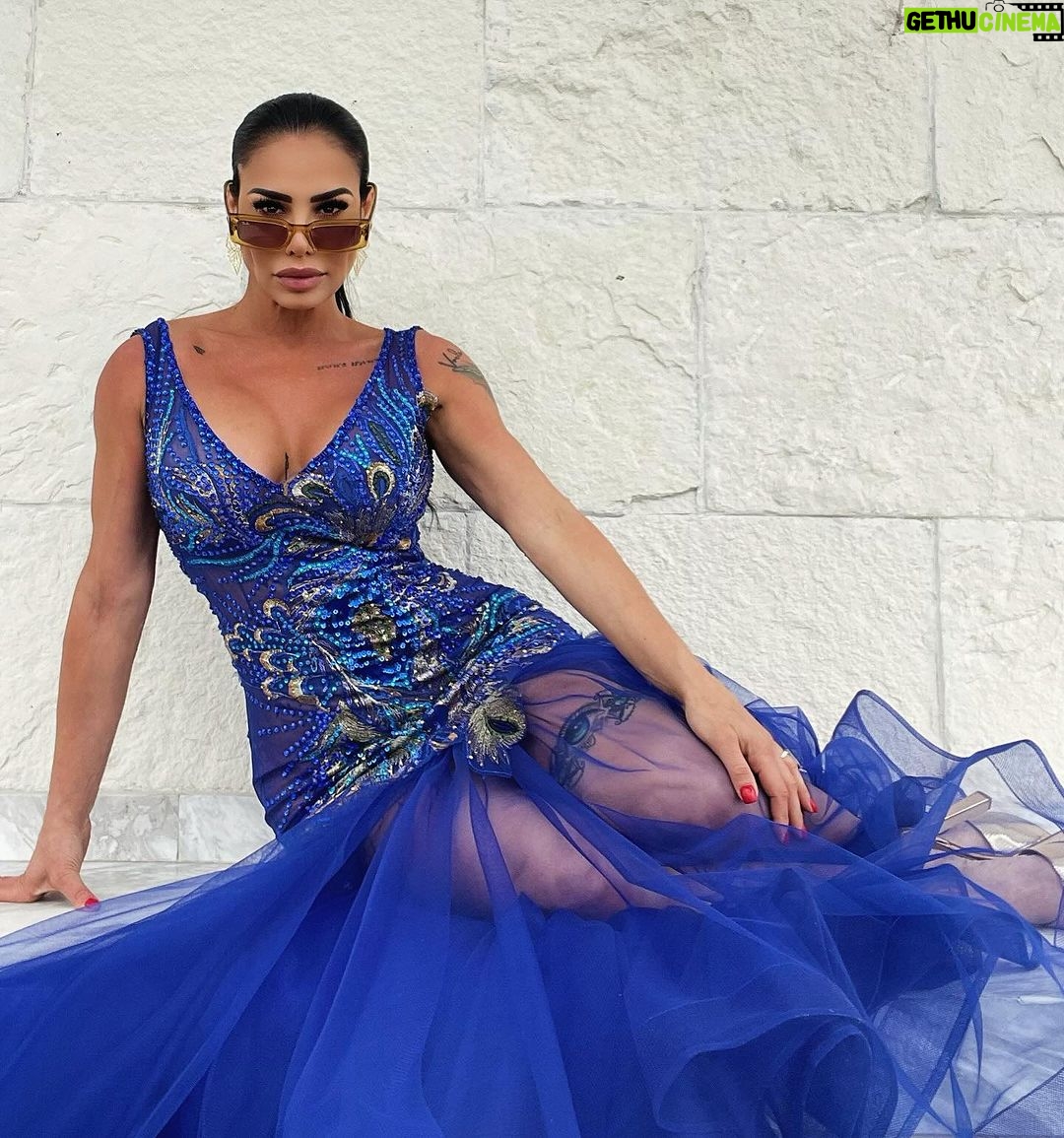 Lis Vega Instagram - 🦋You are art, art is about appreciation, in the right eyes you will always be light and essence. @mitzyofficial_ diseñador mexicano lleno de arte 🫶🏼♾️ #dress #glamour #art #mexico #womans #style 🦋