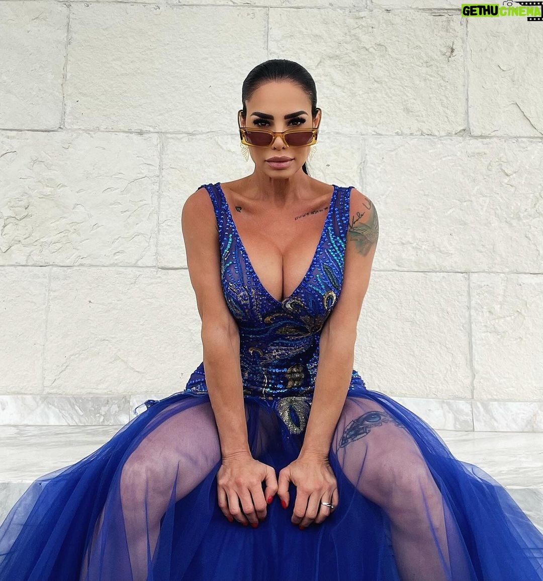 Lis Vega Instagram - 🦋You are art, art is about appreciation, in the right eyes you will always be light and essence. @mitzyofficial_ diseñador mexicano lleno de arte 🫶🏼♾️ #dress #glamour #art #mexico #womans #style 🦋