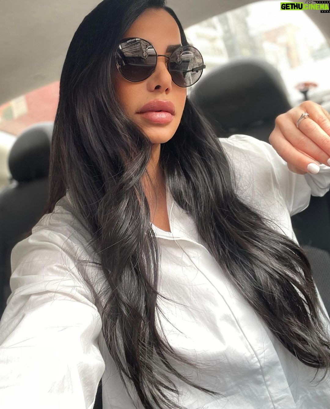 Lis Vega Instagram - 🤪😉✌️🫶🏼♾️ hello universo Mente educada, corazón agradecido , amoroso , bondadoso, energía elevada , positiva , cuerpo sano, y una esencia genuina 🤍 Deja que cada día te sorprenda , confía en tus procesos y sus enseñanzas 🫶🏼♾️ NO TE DETENGAS 🦋 Haz que los días cuenten 🫶🏼♾️🤍 Bendecido día para todos 🙌🏻♾️💋 𝓜𝔂 𝓵𝓲𝓯𝓮