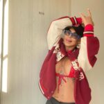 Lis Vega Instagram – Hoy toma la vida diferente , con el pecho siempre fuerte, la confíanza en ti mantenla siempre positiva aún en los momentos difíciles y las decepciones a tu paso ♥️ 
La diferencia entre tú yo es que yo jamás te mentiría , mi lealtad es parte de mi esencia , mi amor es genuino y mis acciones hablan de mi ♥️ (aplica en todo ) ✍️
Confiando en los procesos , sus aprendizajes y señales 🙌🏻
Bendecido día mis amores , que todo fluya y que nada influya ♾️🫶🏼🙌🏻 
#vibesonly #myflow #mylife #soloporhoy #nevergiveup 🙌🏻 𝓜𝔂 𝓵𝓲𝓯𝓮