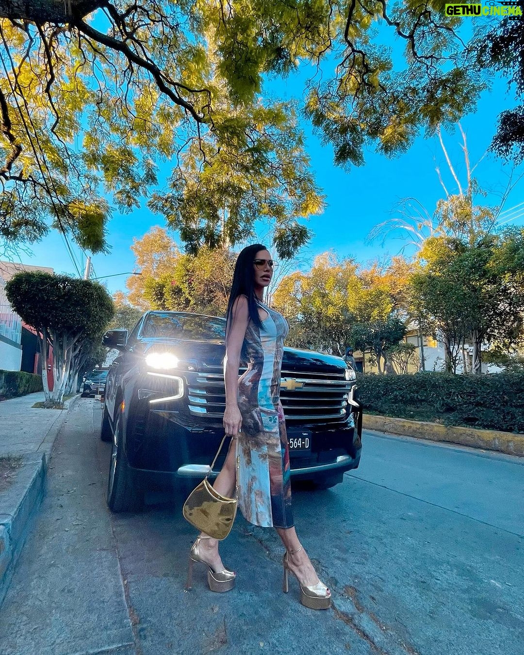 Lis Vega Instagram - EN EL CAMINO 🫶🏼 todo conecta todo tiene un propósito y los tiempos De Dios , las conexiones , las personas en tu presente , todo es un plan perfecto , lo que permanece , lo que se va , los momentos duros, las bendiciones, absolutamente todo es Magia llena de aprendizajes 🙌🏻 Gratitud infinita al universo por ser , respirar , estar , amar, sanar , sonreír, llorar , disfrutar , conectar , APRENDER , VIVIR 🫶🏼♾️🙌🏻 #vibes #onedayatatime #gratitud 🙌🏻 . . #Lapoetadelourbano #myflow . . @yaramgroup los mejores 🫶🏼🇲🇽 #camionetasdelujo #mexico #top #elite #renta 🙌🏻 Mexico City, Mexico