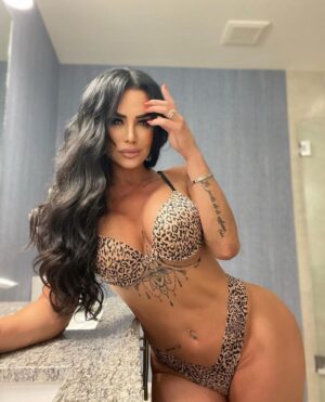 Lis Vega Instagram - Era la princesa de PAPI PERO AHORA SOY SU REINA 👑
#loveisintheair 🪐🙌🏻♾️🫶🏼 
.
.
.
.
.
#hairtransformation by @alexismay2feel siempre me@dejas tan top hermano mío amo todos los looks que me haces por 20 años te adoro gracias ♥️
#onlyfans #linkinbio #sincensura #playboy #playboylatinoamerica #playboymx