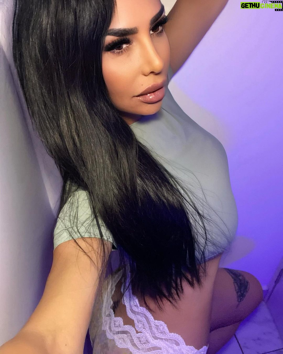 Lis Vega - 8.4K Likes - TU MORENA ❤️🔥
#goodnight 🪐
Contenido exclusivo para mis fans de #playboy 🇲🇽 #latinoamerica #latina #mexico #sensualidad
#newcontent #onlyfans #llisvegaofficial #sincensura #playboy #playboymx #playmate #celebrities