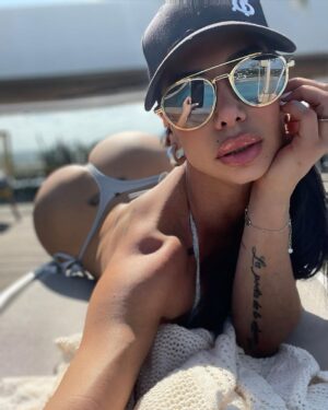 Lis Vega Instagram - 🫶🏼 
#happyweekend 🥵 #merida 🫶🏼 
#lapoetadelourbano 
Les deje contenido nuevo en mi #onlyfans #linkinbio ❤️‍🔥 
@mystikactivemx 🫶🏼