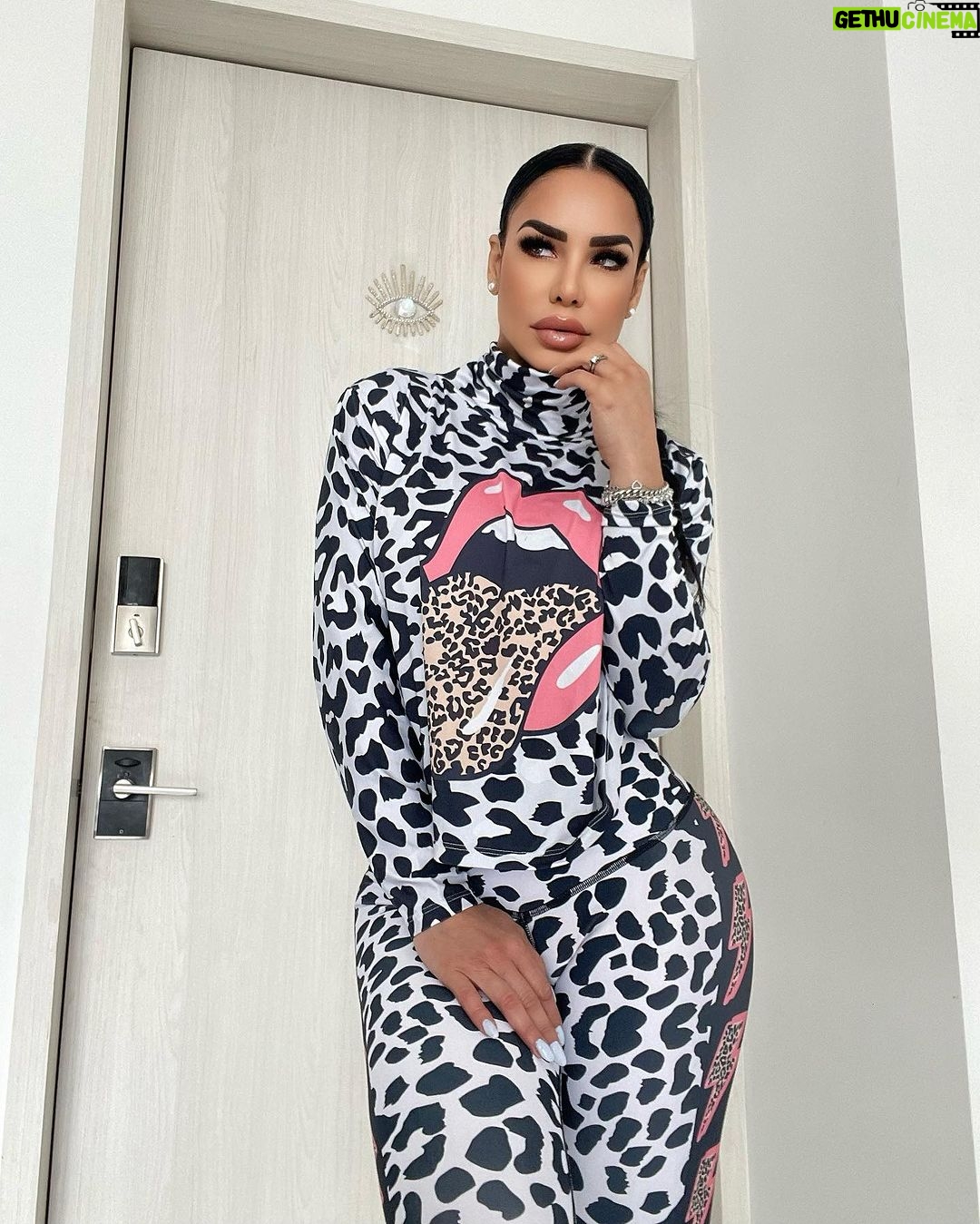 Lis Vega Instagram - 👅🤑🤪 #haters 🔥 Mis más grandes maestros de cómo no deseo jamás vibrar 🙌🏻♾️ La opinión es tuya pero la vida es mía. SER Y DEJAR SER 🫶🏼 #nevergiveup 🪐 #lapoetadelourbano #myflow @mystikactivemx 🫶🏼♾️ 𝓜𝔂 𝓵𝓲𝓯𝓮
